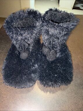 Plush Fuzzy Pom-Pom Slipper Boots - Black